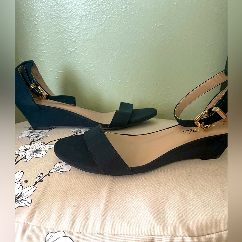 Dream Pairs Low Heel Wedge Suede Sandal Teal Size 7 Ladies